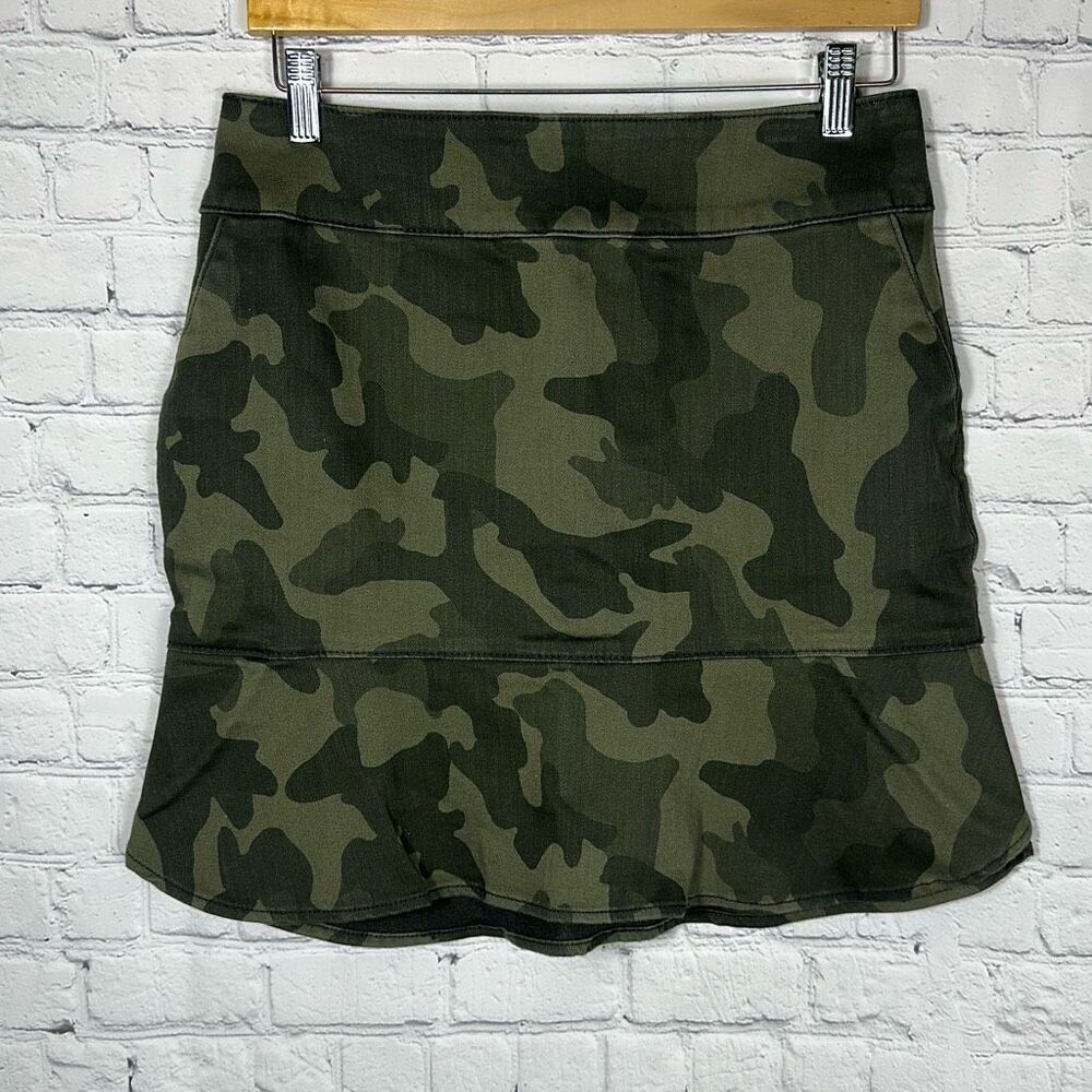 White‎ House Black Market Camo Skirt Sculpt Fit size 6 NEW